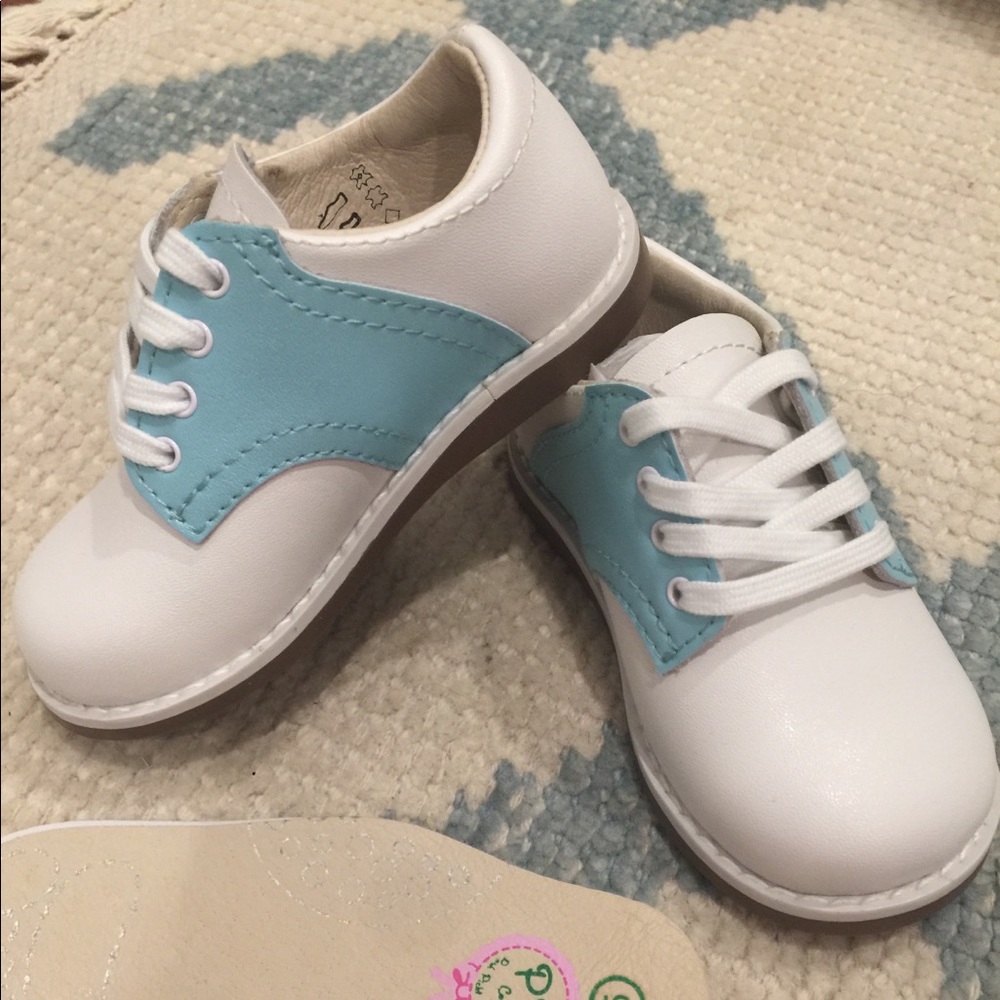 New Posh Pickle shoes size 5 toddler